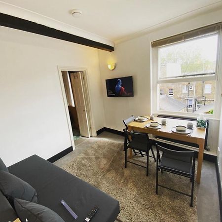 Complete 1 Bedroom Apartment With Wi-Fi, Kitchen, Tv In Heart Of Chiswick, לונדון מראה חיצוני תמונה