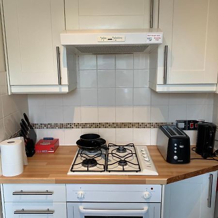 Complete 1 Bedroom Apartment With Wi-Fi, Kitchen, Tv In Heart Of Chiswick, לונדון מראה חיצוני תמונה