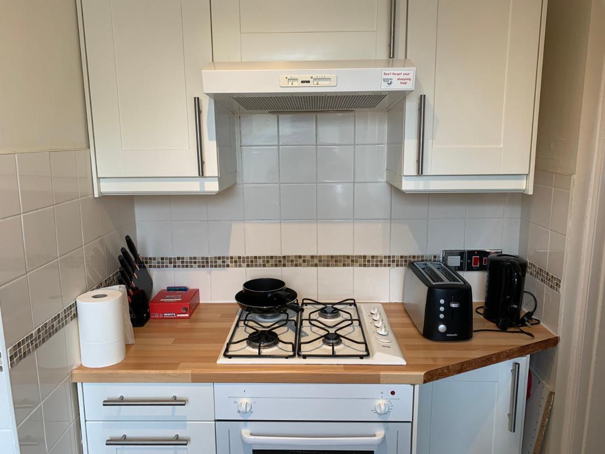 Complete 1 Bedroom Apartment With Wi-Fi, Kitchen, Tv In Heart Of Chiswick, לונדון מראה חיצוני תמונה