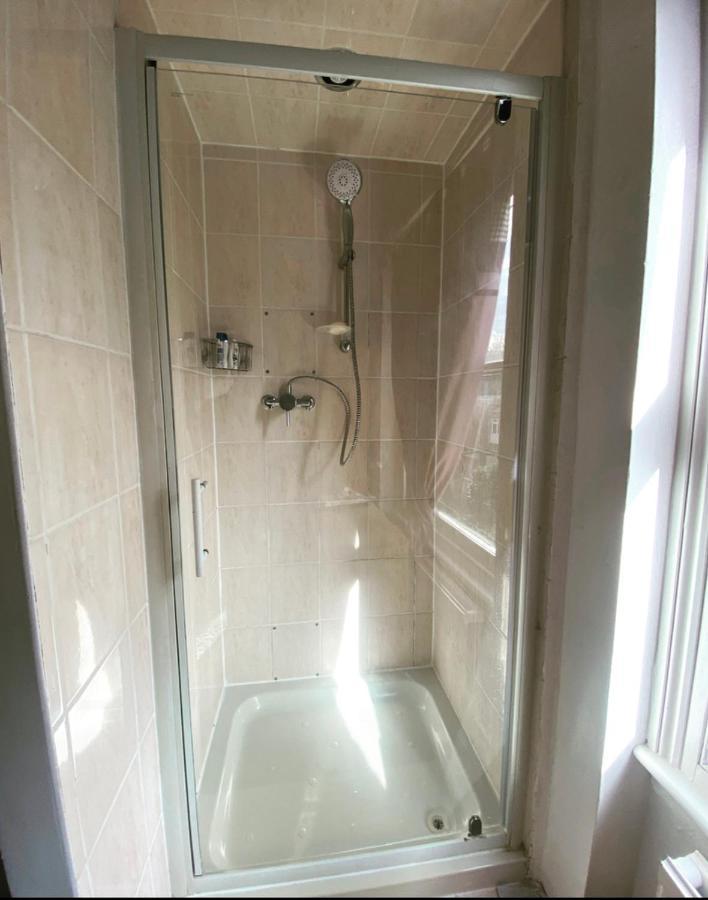 Complete 1 Bedroom Apartment With Wi-Fi, Kitchen, Tv In Heart Of Chiswick, לונדון מראה חיצוני תמונה