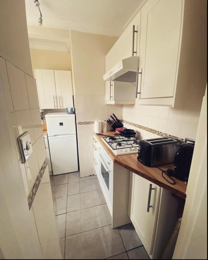 Complete 1 Bedroom Apartment With Wi-Fi, Kitchen, Tv In Heart Of Chiswick, לונדון מראה חיצוני תמונה