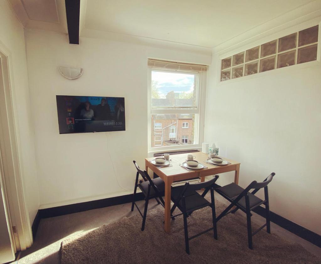 Complete 1 Bedroom Apartment With Wi-Fi, Kitchen, Tv In Heart Of Chiswick, לונדון מראה חיצוני תמונה