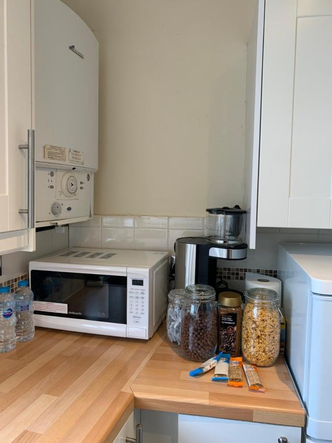 Complete 1 Bedroom Apartment With Wi-Fi, Kitchen, Tv In Heart Of Chiswick, לונדון מראה חיצוני תמונה
