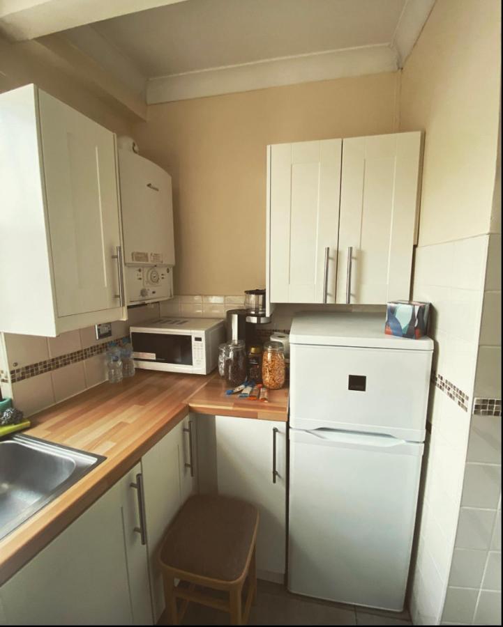 Complete 1 Bedroom Apartment With Wi-Fi, Kitchen, Tv In Heart Of Chiswick, לונדון מראה חיצוני תמונה